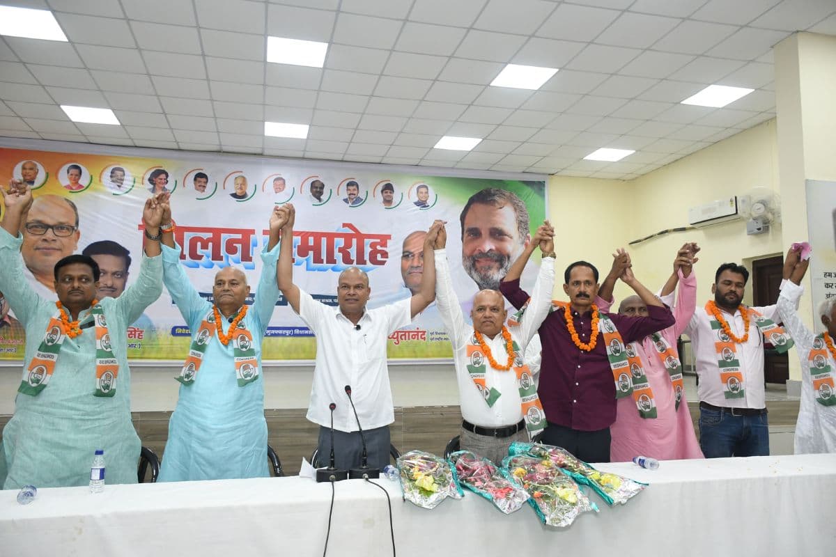 चिराग पासवान की पार्टी को कांग्रेस ने दिया बड़ा झटका, पूर्व MLA समेत 3 बड़े नेताओं ने थामा कांग्रेस का हाथ