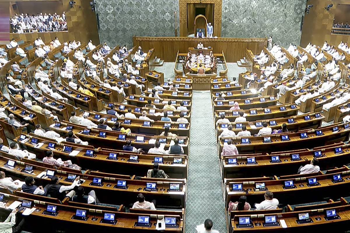 Parliament Monsoon Session : ऑपरेशन सिंदूर पर लोकसभा और राज्यसभा में जोरदार हंगामा, खरगे बोले-पहलगाम आतंकी नहीं पकड़े गए