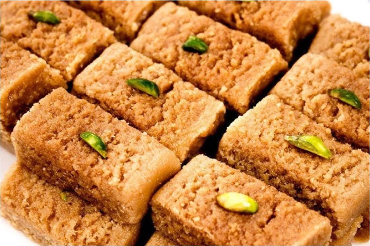 Milk Cake Recipe: घर पर बनाएं स्वादिष्ट और दानेदार मिल्क केक,वो भी आसान स्टेप्स में
