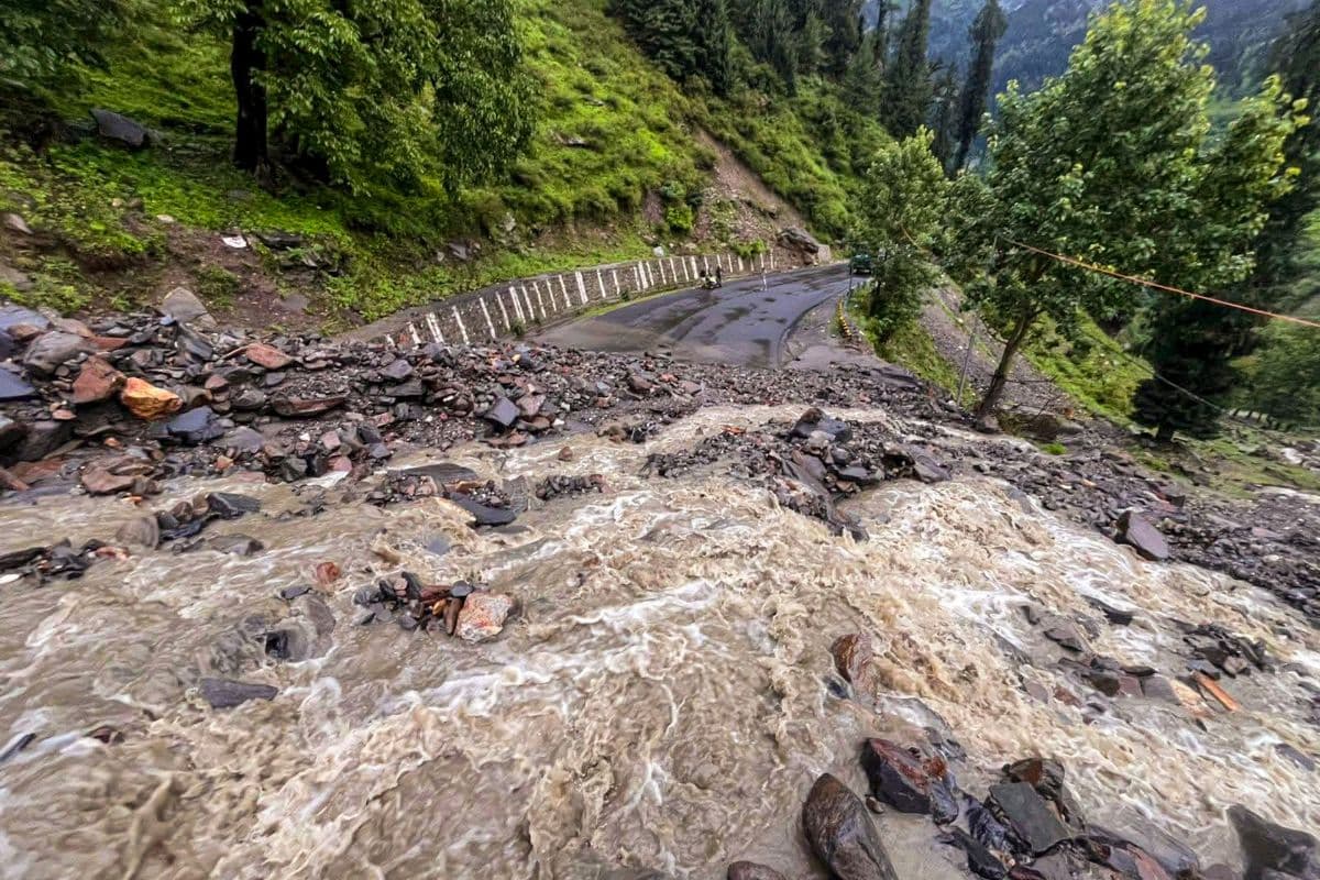 Monsoon Havoc: हिमाचल और उत्तराखंड में बारिश से त्राहिमाम, 14 दिनों में 45 लोगों की मौत, दर्जनों लापता