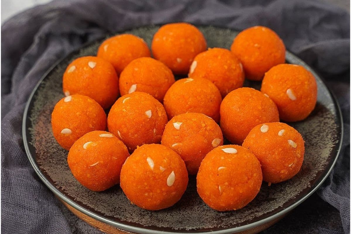 Motichoor Laddu Recipe: मिनटों में बनाएं हलवाई जैसे दानेदार और रसीले मोतीचूर लड्डू