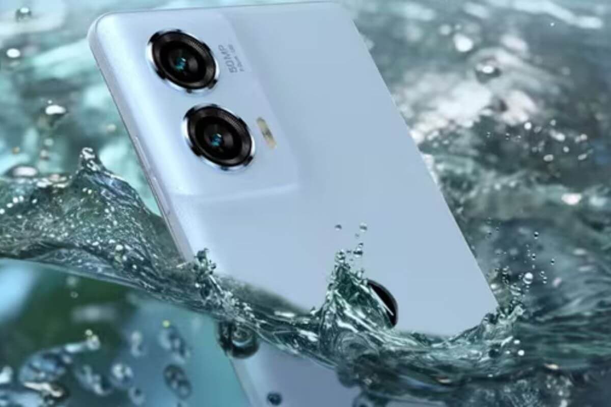 ताश के पत्तों की तरह ढह गई Motorola Edge 50 Fusion की कीमत, डिस्काउंट के बाद जानें नई कीमत