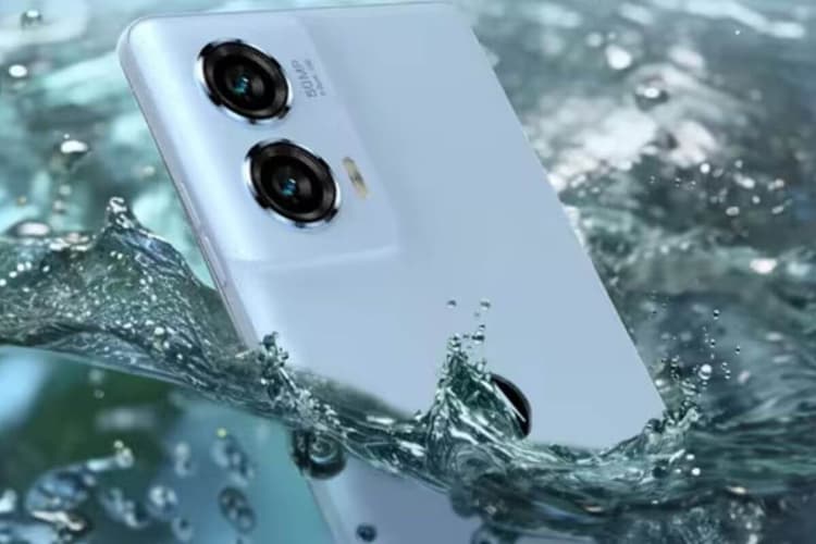 ताश के पत्तों की तरह ढह गई Motorola Edge 50 Fusion की कीमत, डिस्काउंट के बाद जानें नई कीमत