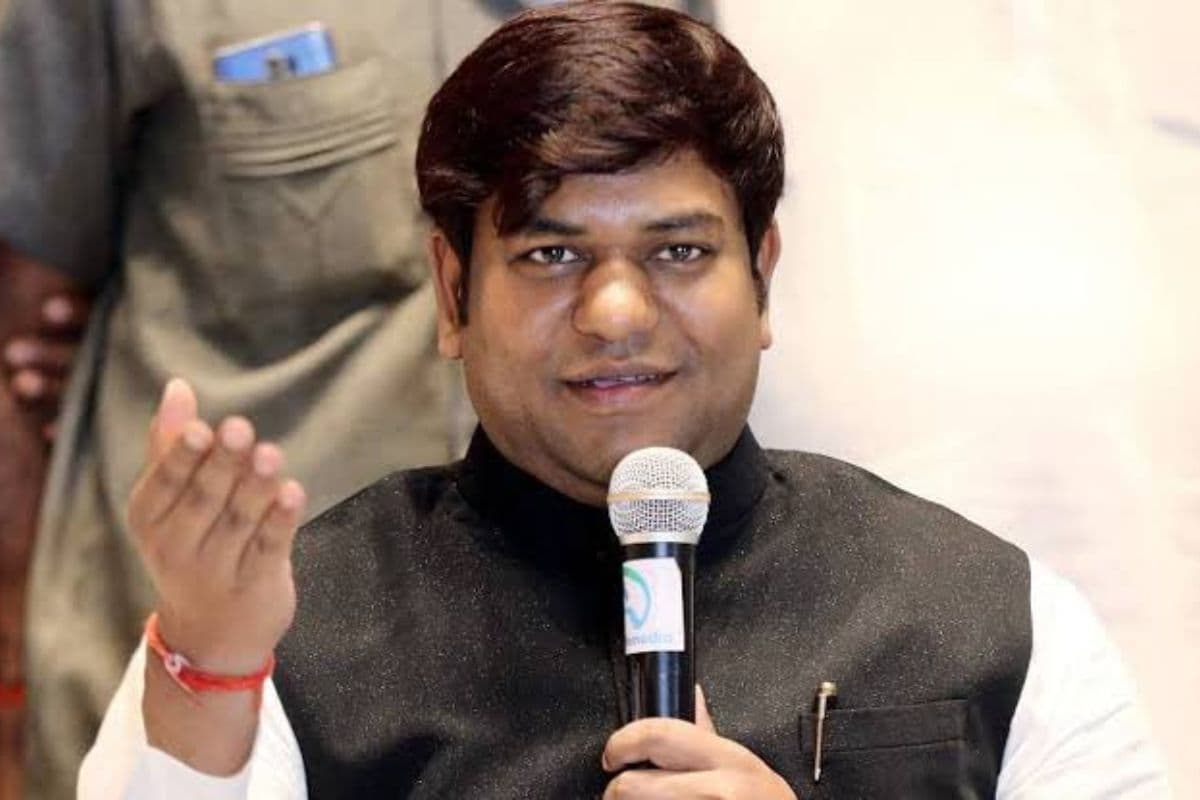 Bihar Politics: मुकेश सहनी की पार्टी पहुंची चुनाव आयोग, मंत्री नीरज बबलू के खिलाफ की शिकायत