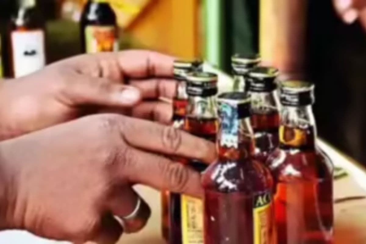 15 लाख की विदेशी शराब बरामद, ट्रैक्टर-कार-स्कूटी जब्त, शराब माफिया संदीप सिंह फरार