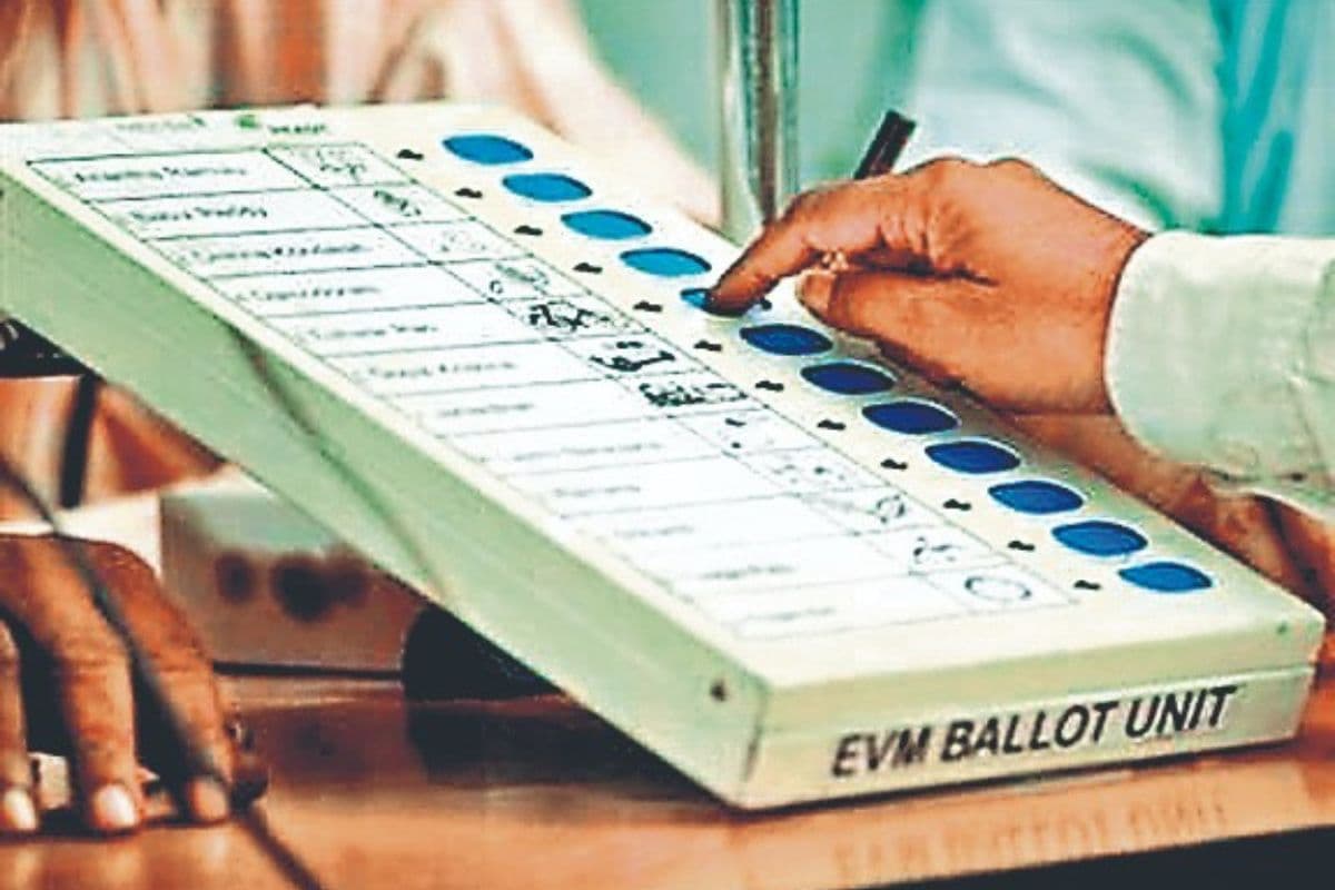 Muzaffarpur: मतदाता सत्यापन में लापरवाही, 27 बीएलओ और कर्मियों का वेतन बंद