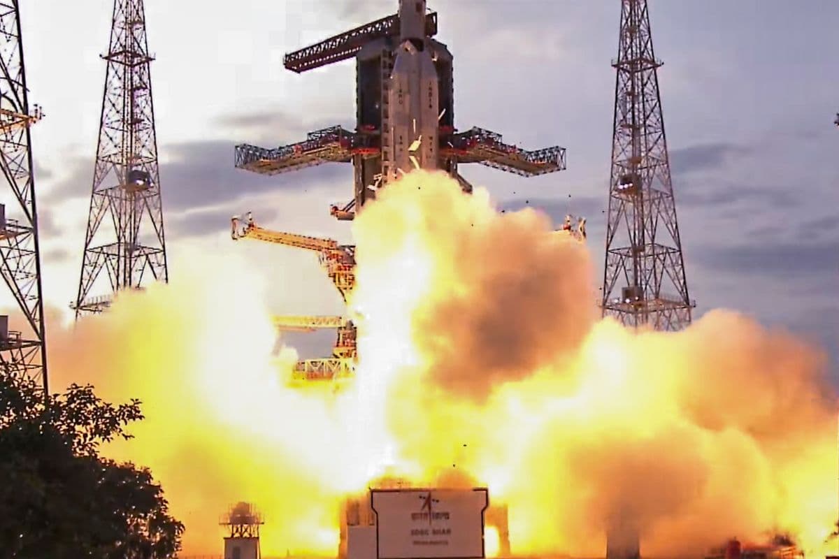 NISAR Satellite: निसार की ऐतिहासिक उड़ान, भूकंप, सुनामी समेत कुदरती तबाही की देगा जानकारी