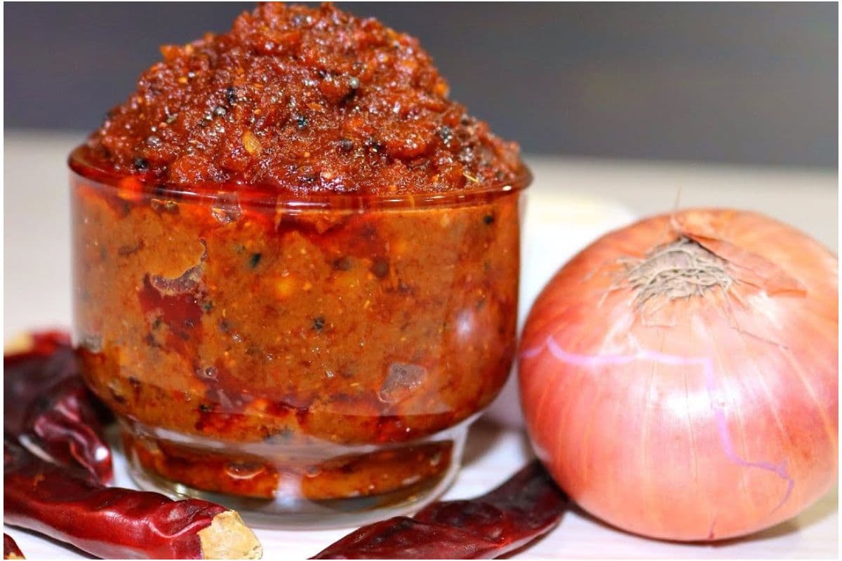 Onion Chutney Recipe: तीखी और चटपटी चटनी कुछ ही मिनटों ऐसे करें तैयार