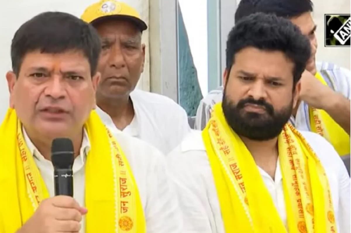 विधानसभा चुनाव से पहले दो जन जुड़े जनसुराज से, पूर्व IPS और भोजपुरी स्टार ने ली पार्टी सदस्यता