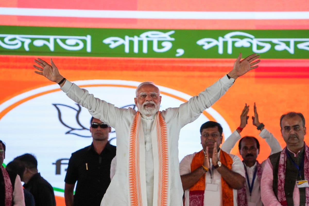 PM Modi: ‘झूठ, अराजकता और लूट’ के शासन का जल्द होगा अंत, कोलकाता में गरजे पीएम मोदी, TMC पर जोरदार हमला