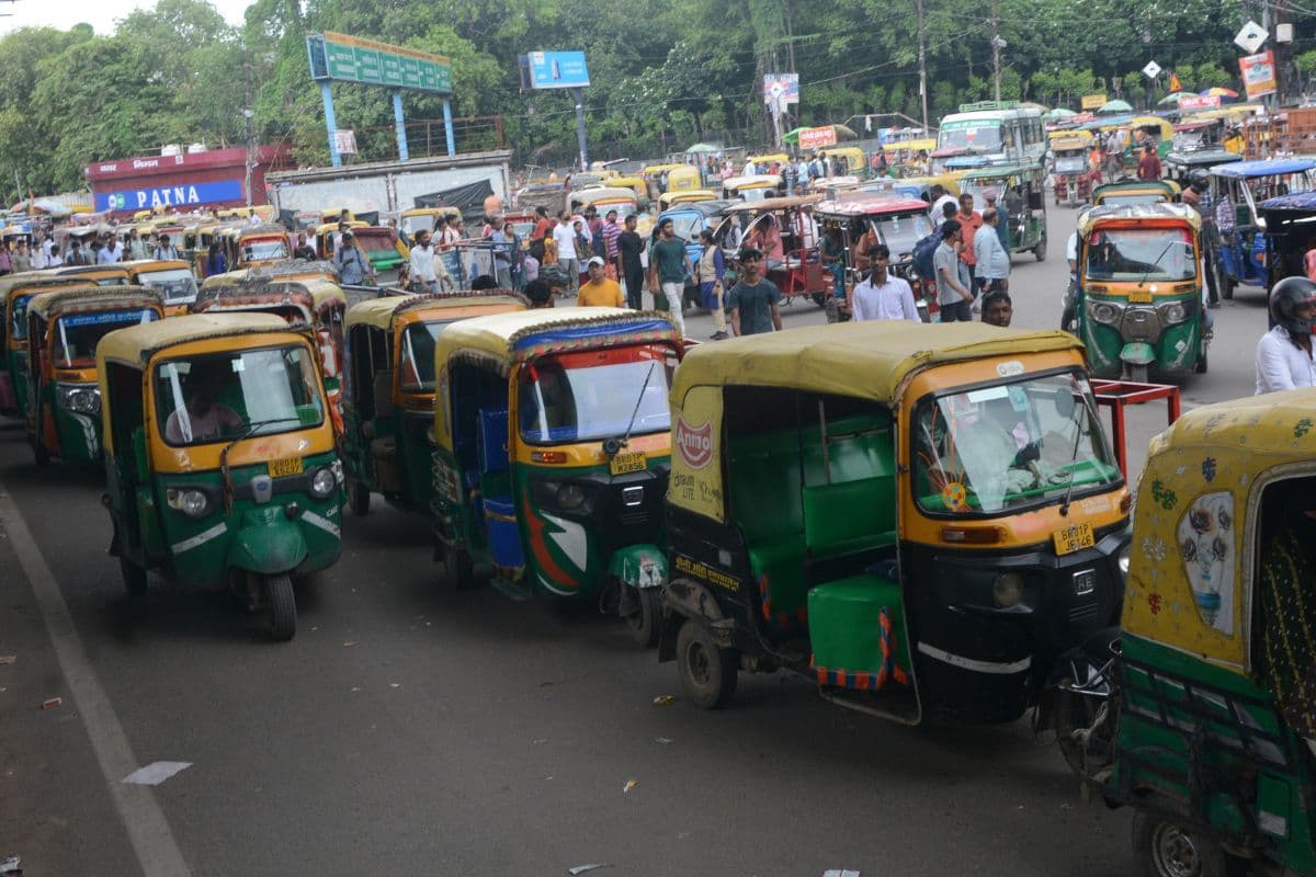 Patna News: पटना की रफ्तार पर लगा जनसंख्या का ब्रेक, 30 लाख की आबादी ने बढ़ाई टेंशन