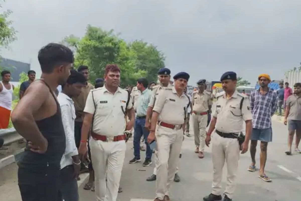 Bihar: पटना में ट्रक ने सुपरवाइजर को रौंदा, शव के साथ सड़क पर उतरे ग्रामीण, नेशनल हाईवे पर लगा भीषण जाम