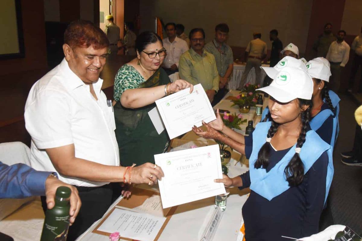 पटना जू में मनाया गया विश्व सर्प दिवस, सर्प रेस्क्यू टीम को किया गया सम्मानित