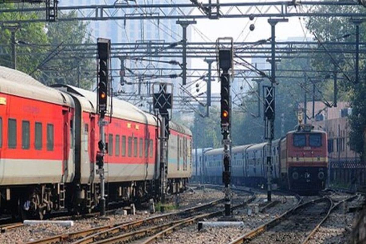 बिहार संपर्क क्रांति के पैंट्रीकार में 2 हजार में दिल्ली यात्रा की पूरी गारंटी, वीडियो वायरल होने के बाद जांच शुरू