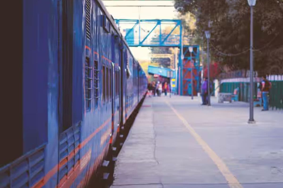 बिहार के इन 14 स्टेशनों पर बनेगा होल्डिंग एरिया, यहां जानिए यात्रियों को मिलेंगी क्या कुछ सुविधाएं