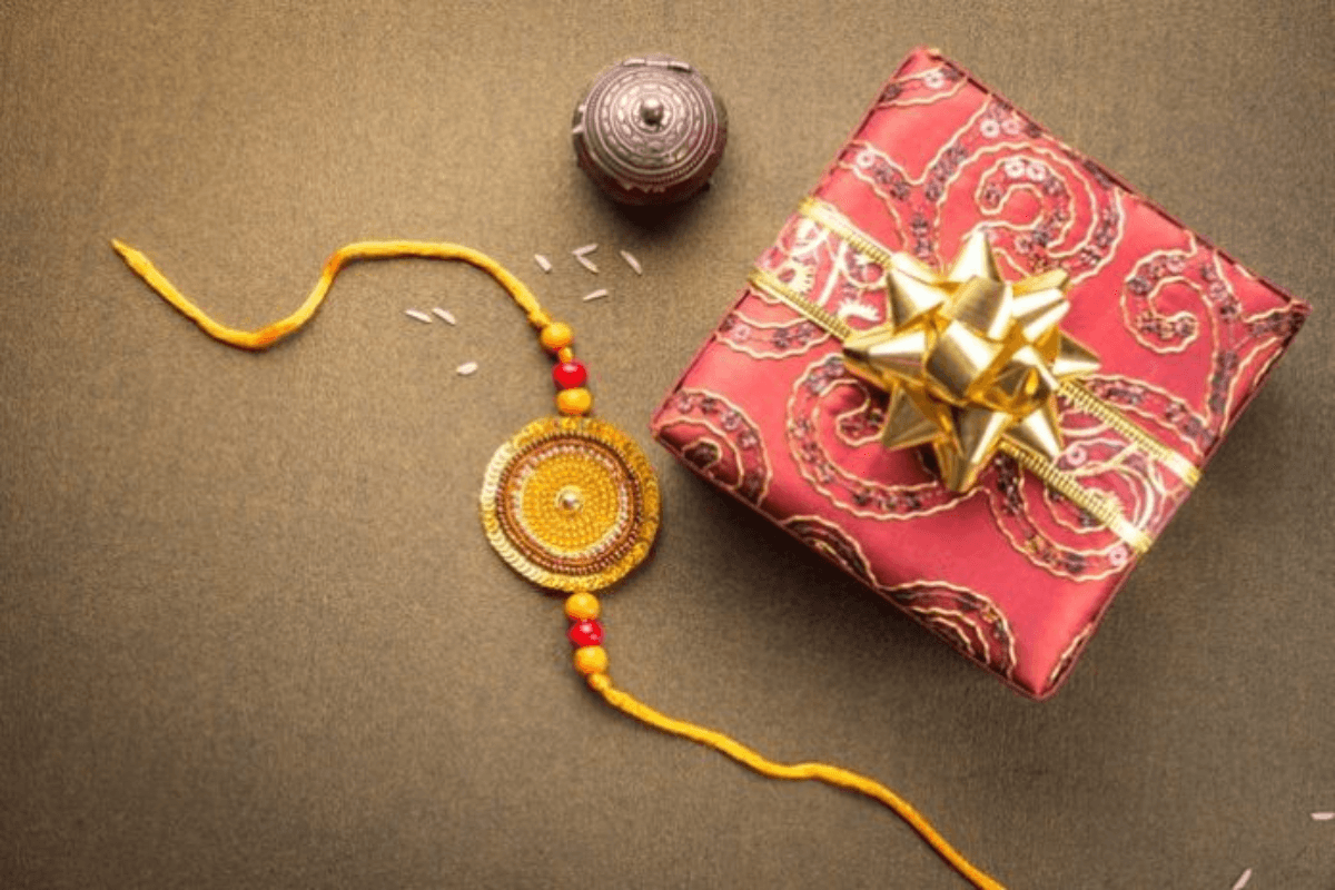 Raksha Bandhan 2025 Gift Ideas: बहन के लिए सबसे खास ट्रेंडिंग गिफ्ट आइडियाज और यादगार सरप्राइज जो दिल छू जाएं