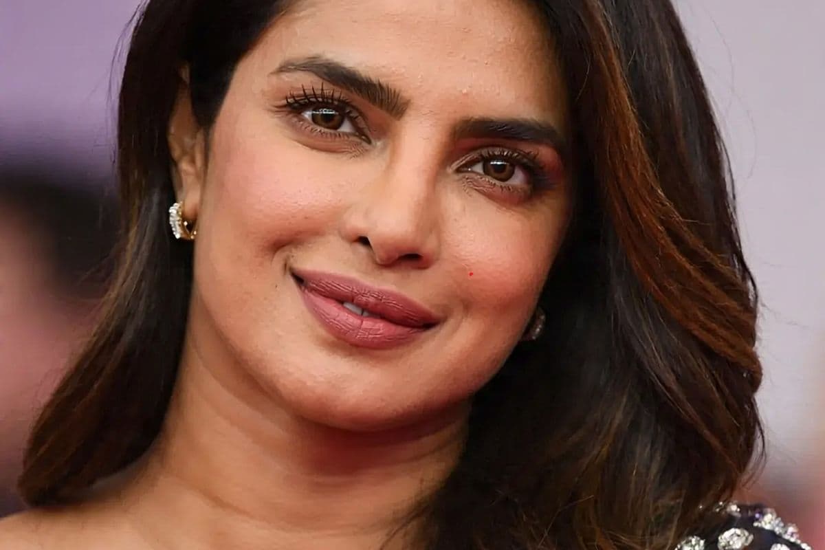 ना केमिकल, ना कॉस्टली क्रीम! देसी गर्ल प्रियंका चोपड़ा की खूबसूरती का राज ये देसी फेस मास्क है