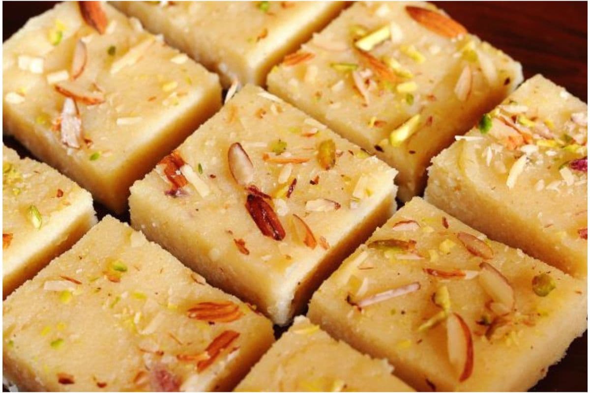 Sabudana Kalakand Recipe: सिर्फ साबूदाने से बनाएं मुंह में घुल जाने वाला टेस्टी कलाकंद Sabudana Kalakand Recipe: सिर्फ साबूदाने से बनाएं मुंह में घुल जाने वाला टेस्टी कलाकंद