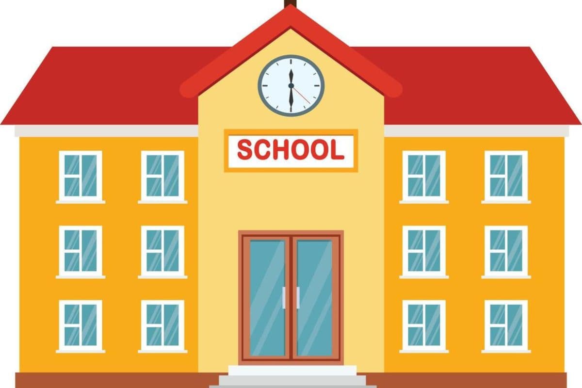 UP News: 300 स्कूलों पर प्रशासन की गिरी गाज, आखिर क्यों भेजा गया नोटिस?