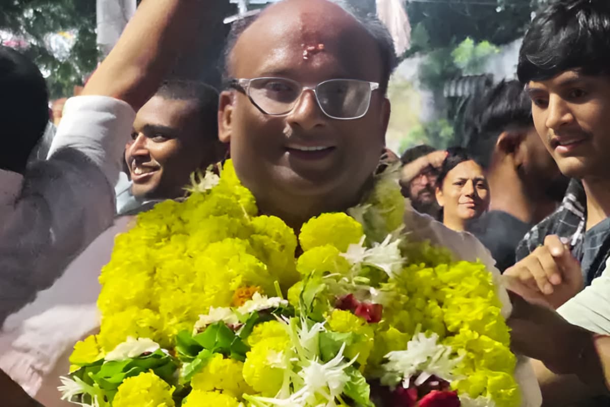 Success Story: 12वीं में 26 बार फेल, फिर भी बना पीएचडी स्कॉलर – जानिए कैसे!