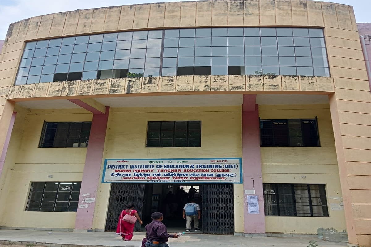 हजारीबाग के इन स्कूलों में शिक्षकों को मिल रही लैंग्वेज लैब संचालन की ट्रेनिंग, जानें क्या होगा फायदा