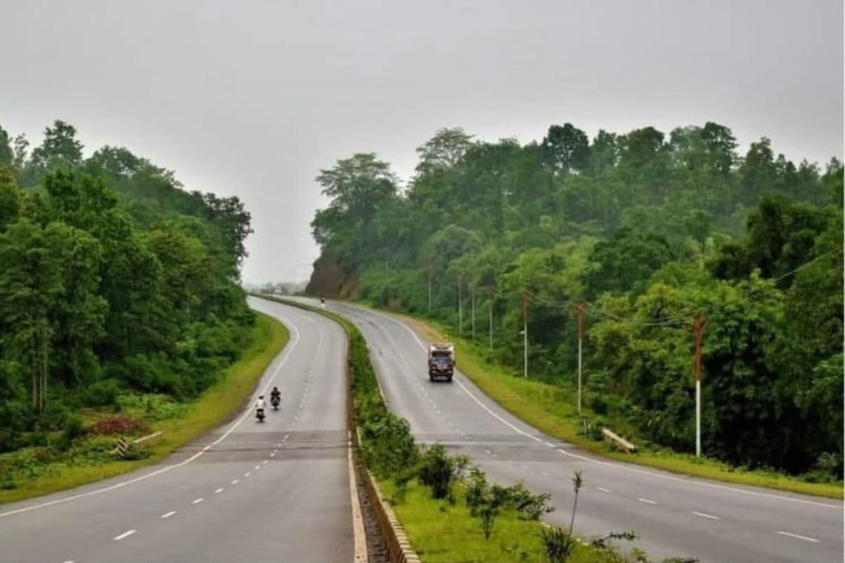 बारिश में घूमने का मूड है? यूपी की ये खूबसूरत जगहें बना देंगी दिन खास