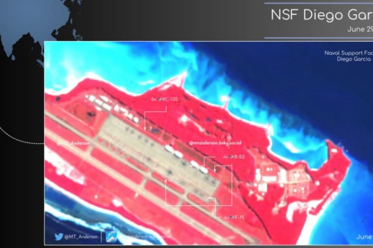 US Secretly Deploys B52 Bomber Near India: अमेरिका ने चोरी से भारत के करीब उतारा बॉम्बर B-52 जहाज, लेकिन क्यों?