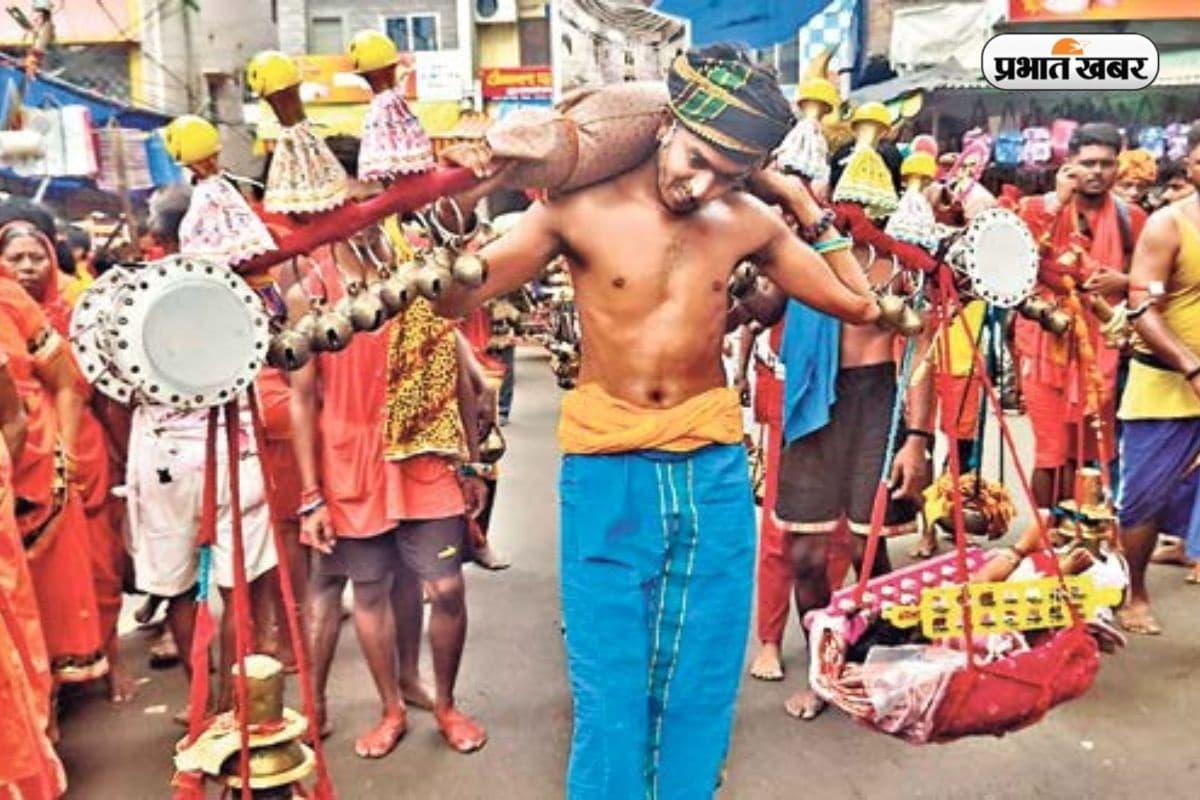 शिव भक्ति का अनोखा रंग, बेटी को कांवर में बैठाकर पूरी की 105 किमी की यात्रा