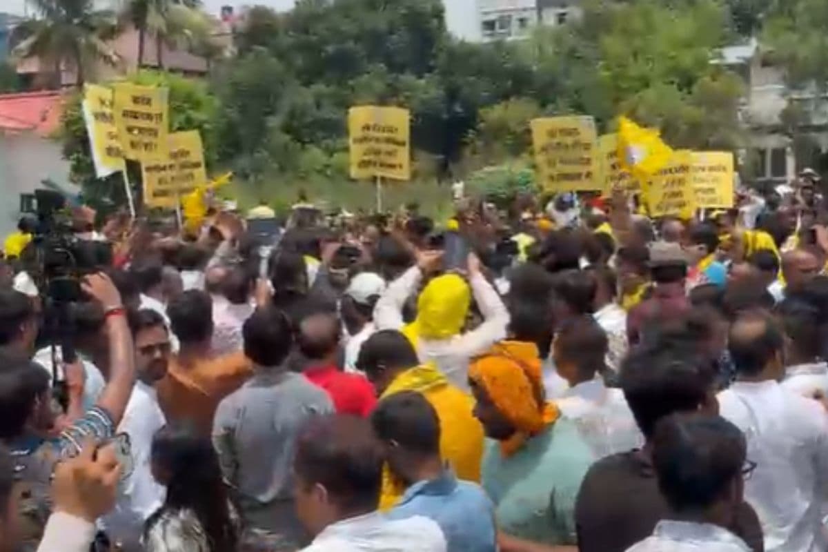 Video: विधानसभा का घेराव करने निकले प्रशांत किशोर और उनके समर्थकों को पुलिस ने रोका, चितकोहरा गोलंबर पर लाठीचार्ज