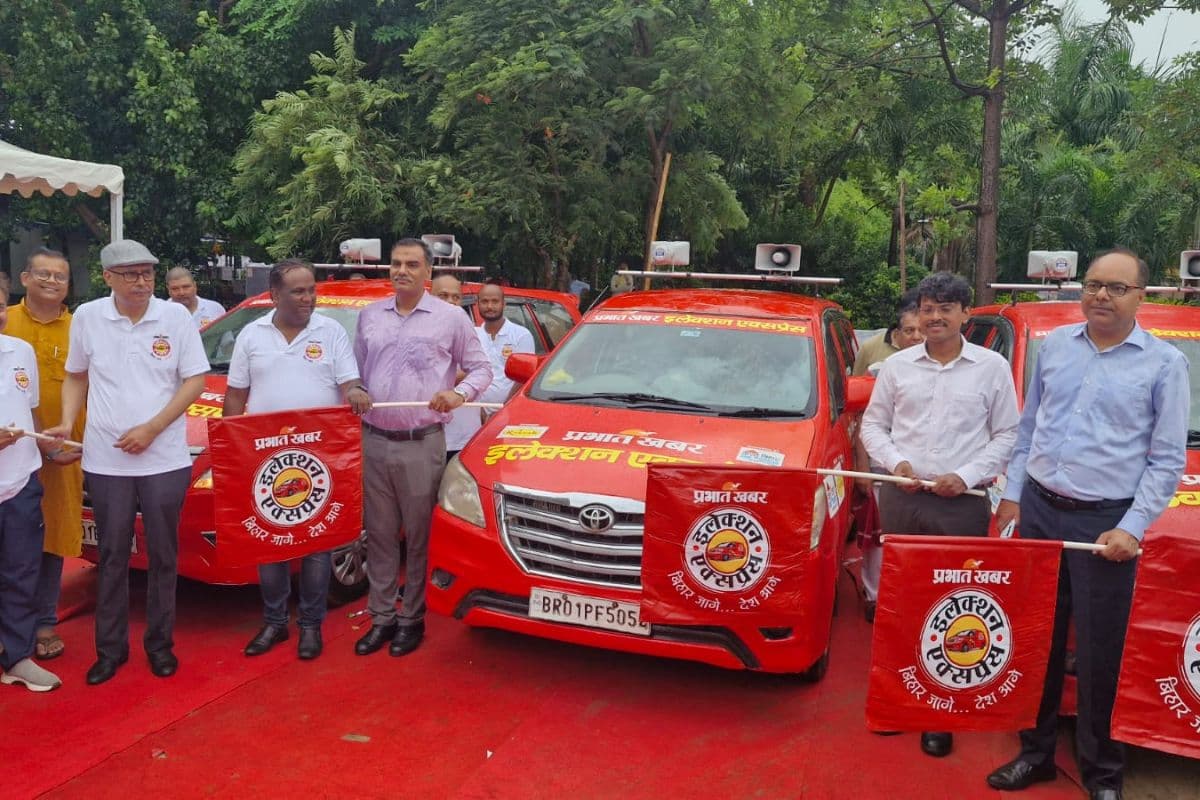 Prabhat Khabar Election Express flagged off by senior officers