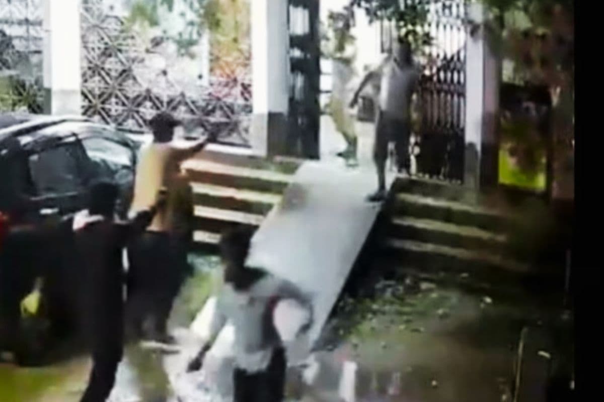 बिहार फिर गोलियों की गूंज से थर्राया, अपराधियों ने दो कारोबारियों को बनाया निशाना, जिंदा कारतूस मौके से बरामद
