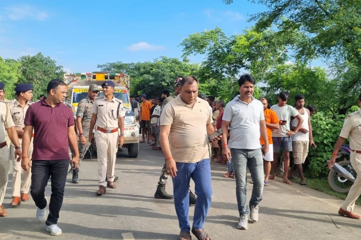 Bihar Road Accident: बिहार में खड़े ट्रक में टकराई ऑटो, 3 इंजीनियरिंग छात्रों की तड़प-तड़पकर मौके पर मौत, 3 जख्मी