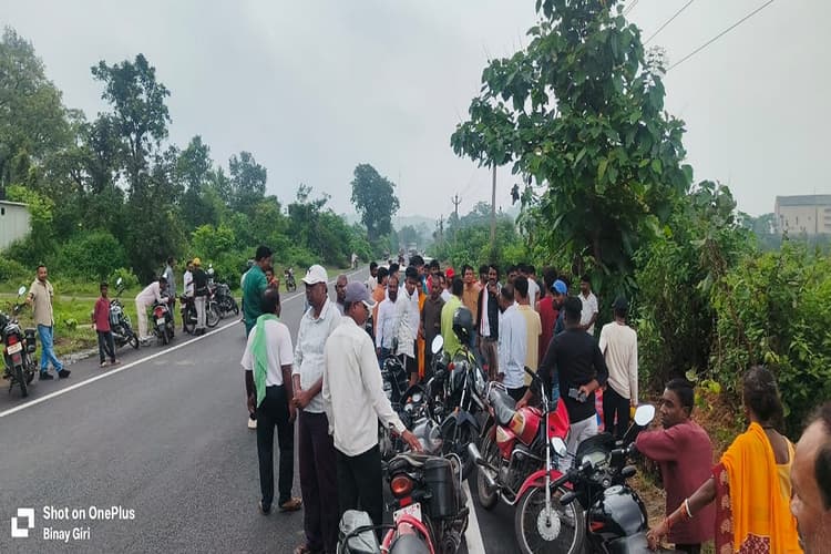 Bokaro News: बोकारो में अज्ञात वाहन की टक्कर से व्यक्ति की मौत, ग्रामीणों ने किया चंद्रपुरा-फुसरो मुख्य मार्ग जाम