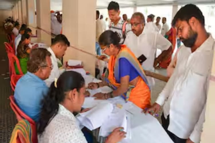 Bihar Chunav: ‘वोटर लिस्ट से नाम हटाने आ रहे बीएलओ, गांवों में घुसने नहीं देंगे’, बिहार के निर्दलीय सांसद का ऐलान