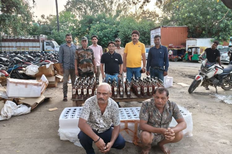 फुलवारी शरीफ में गुप्त सूचना पर उत्पाद विभाग की छापेमारी, डेढ़ लाख की अंग्रेजी शराब जब्त