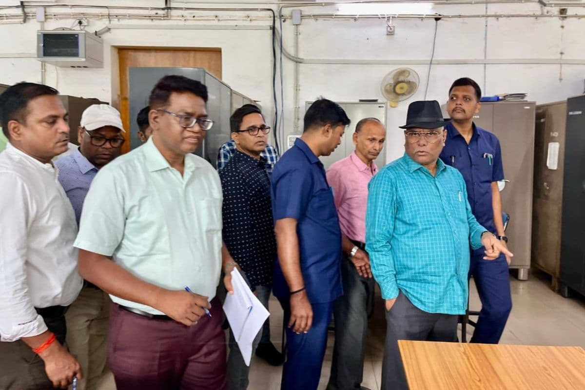 एक्शन में झारखंड के पेयजल एवं स्वच्छता मंत्री योगेंद्र प्रसाद, 7 कर्मियों को शोकॉज, कार्यसंस्कृति में बदलाव के निर्देश