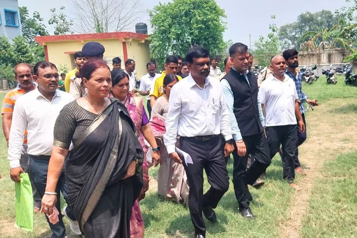 अंधेरे में स्कूल, टेंट-जेनरेटर पर खर्च! जब ACS एस सिद्धार्थ ने हेडमास्टर को सुनाई खरी-खोटी