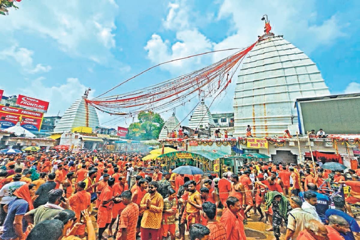 Shravani Mela: बाबा मंदिर में बांग्ला सावन की शुरुआत, अनोखे बेलपत्रों की प्रदर्शनी से सजा मंदिर