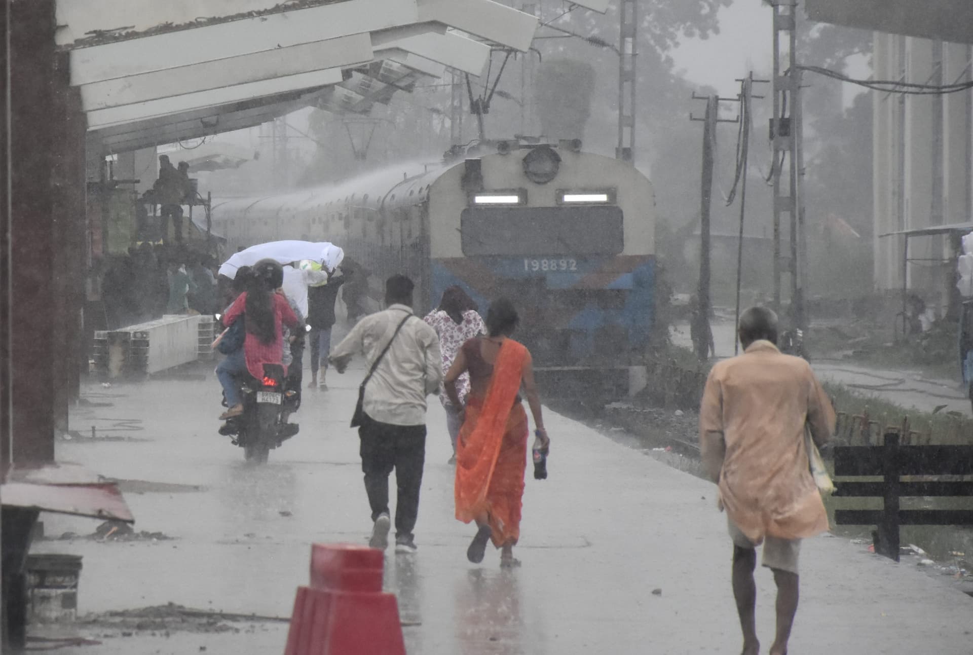 Nowcast Bihar: बिहार के इन 3 जिलों में अगले 3 घंटे होगी भयंकर बारिश, IMD ने अगले 24 घंटे के लिए जारी किया येलो अलर्ट