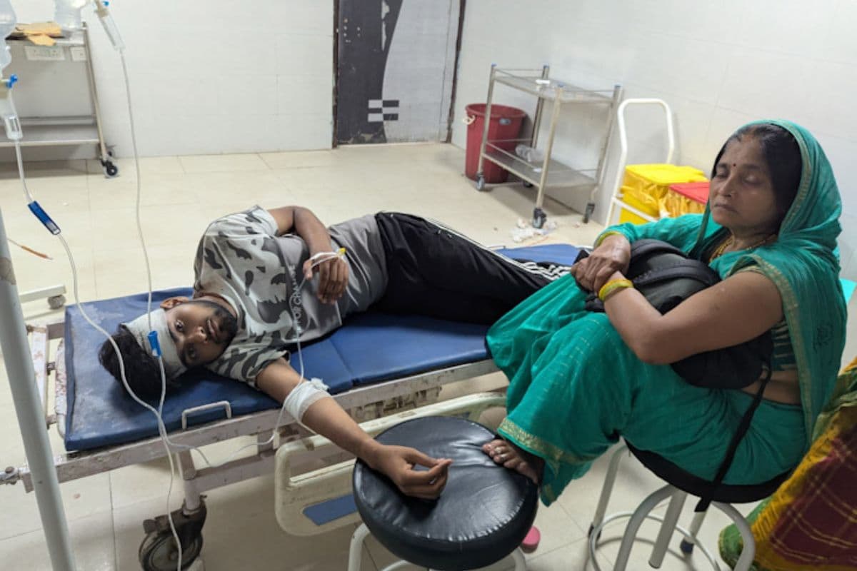 बिहार के भोजपुर में चलती ट्रेन में लूटपाट, विरोध करने पर बदमाशों ने स्टूडेंट को नीचे फेंका