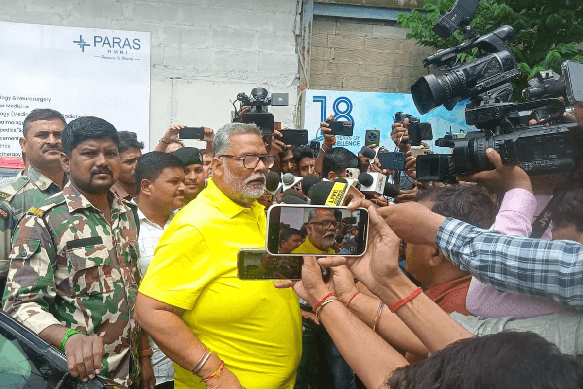 पटना के प्राइवेट अस्पताल में गोलीबारी के बाद चढ़ा सियासी पारा, हॉस्पिटल में आमने-सामने हुए पप्पू यादव और पुलिस