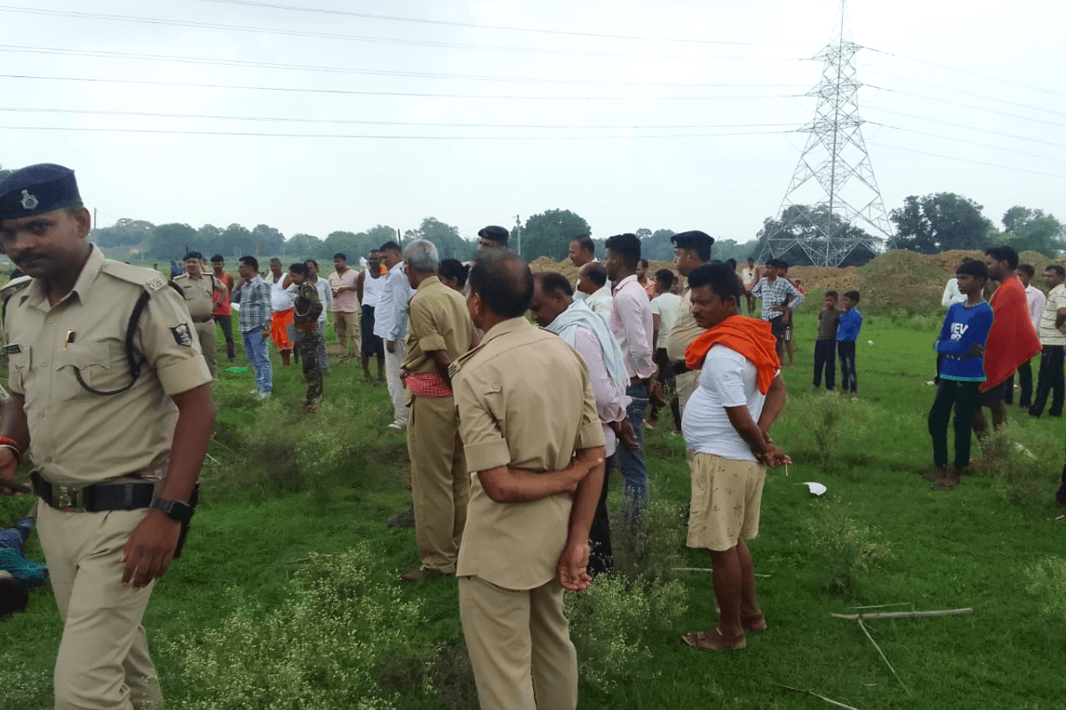 बिहार में छत से लटका मिला डांसर का शव, नाच पार्टी संचालक समेत साथी नर्तकियां फरार