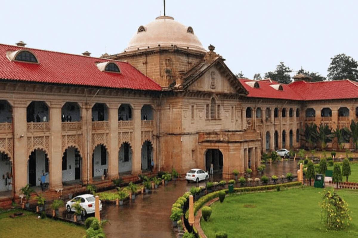 UP सरकार का मास्टरस्ट्रोक! 5000 स्कूलों के मर्जर पर कोर्ट की मुहर, शिक्षा सुधार को मिली रफ्तार