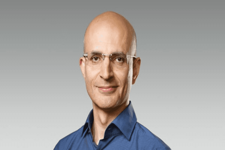 छोटे शहर से सीधा सिलिकॉन वैली, मुरादाबाद के सबीह खान बने Apple के नए COO!