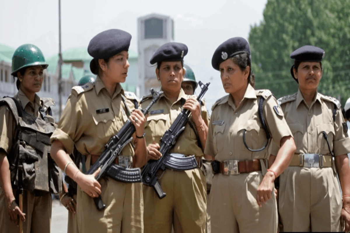 योगी सरकार का महिला सुरक्षा मॉडल लागू, कांवड़ यात्रा में 10 हजार महिला पुलिसकर्मी तैनात