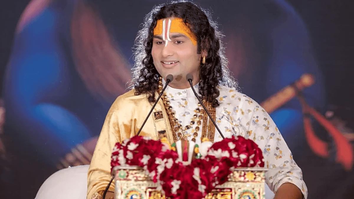 "25 साल की लड़की चार जगह मुंह मार चुकी होती है" — अनिरुद्धाचार्य के बयान पर महिलाओं का फूटा गुस्सा, देशभर में बैन का ऐलान!