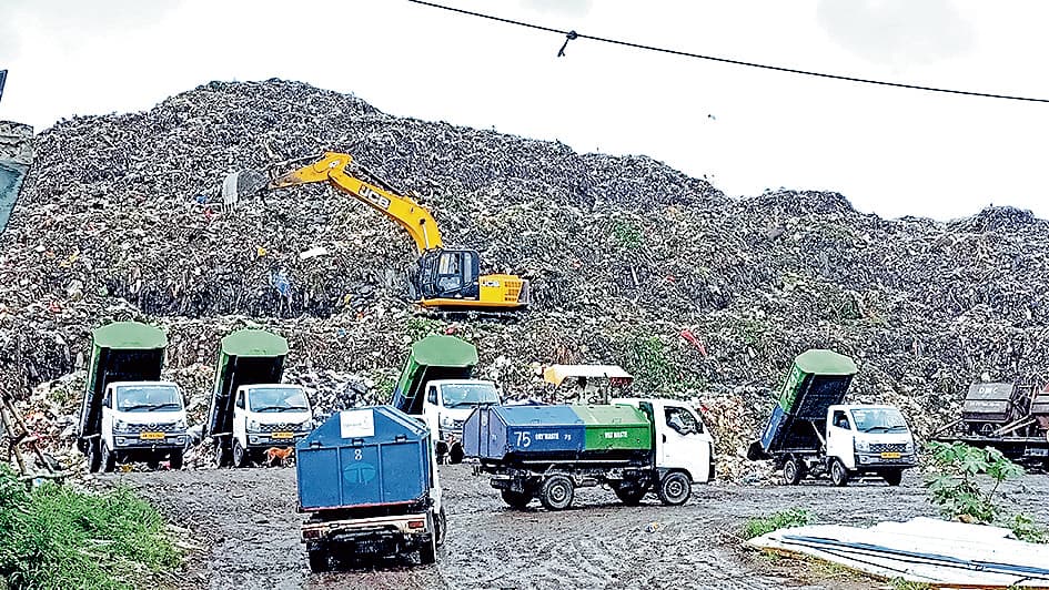 कचरे के पहाड़ में बदला शंकरपुर का डंपिंग यार्ड, बदबू से नाक में दम