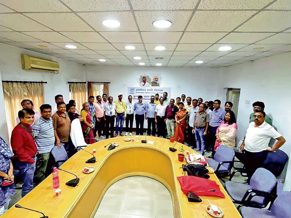 डीवीसी से सेवानिवृत्त पांच कर्मचारियों को दी गयी विदाई