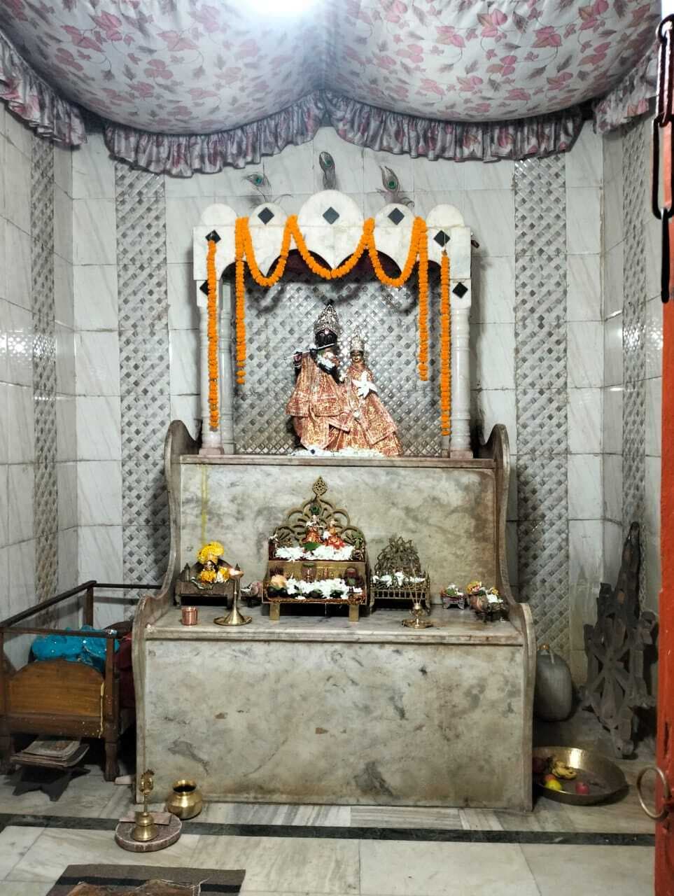 धाधकिया के राधागोबिंद मंदिर से लाखों के जेवरात की चोरी