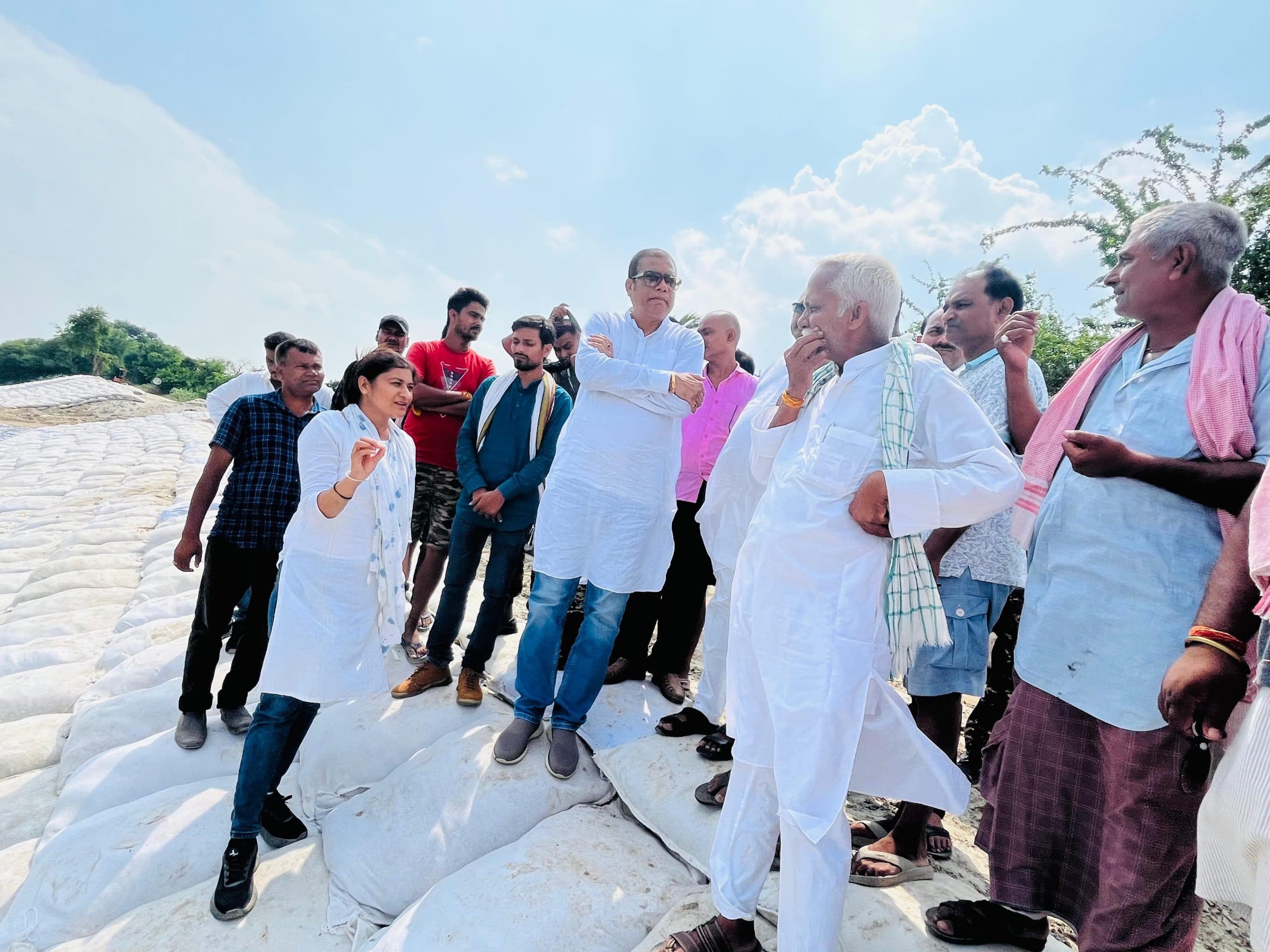 विधायक ने बाढ़ से पूर्व तटबंधों की सुरक्षा को लेकर किये जा रहे कार्यों का लिया जायजा